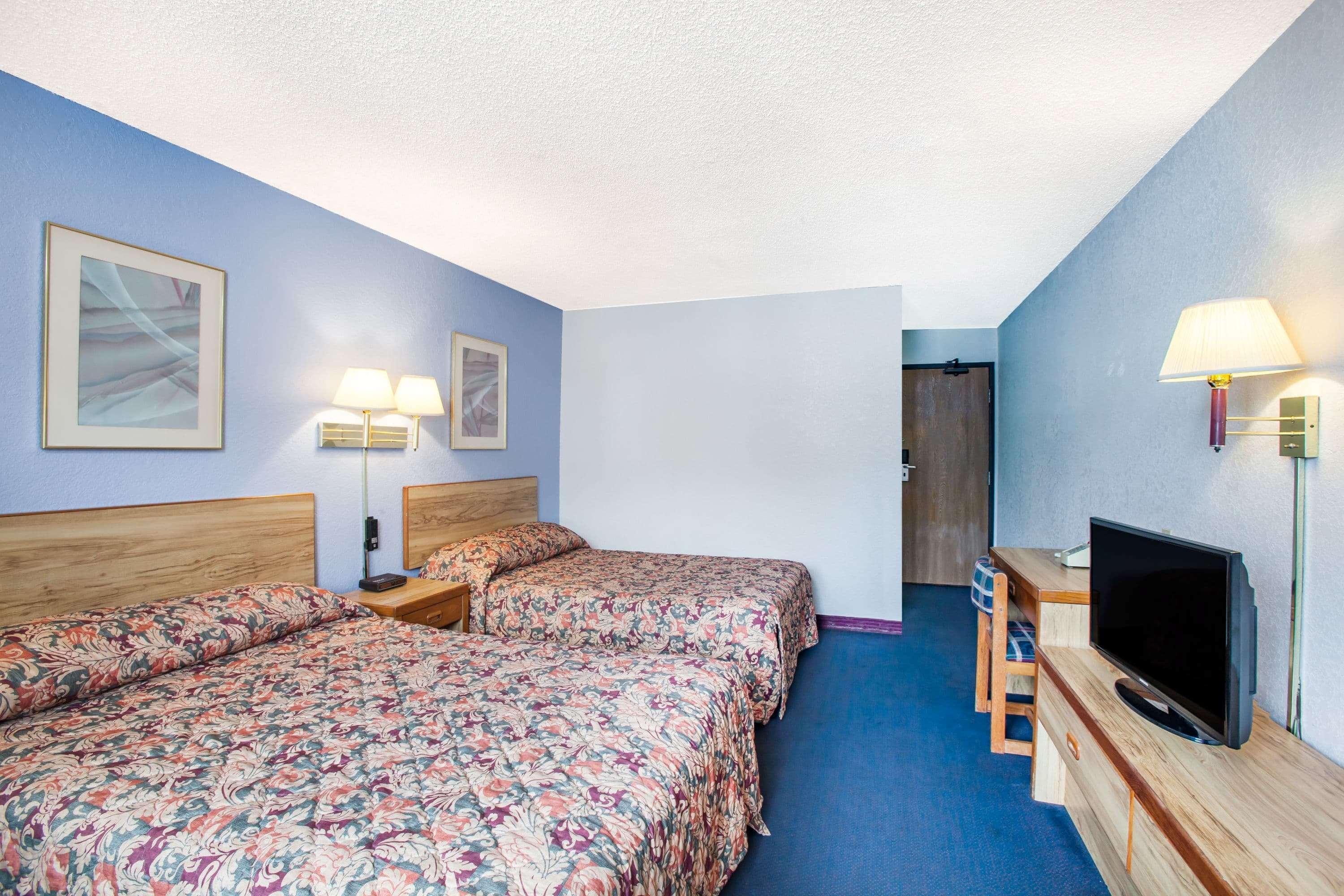 ซูเปอร์ 8 บาย วินด์แฮม ฮอตสปริง Hotel ฮอตสปริงส์ ภายนอก รูปภาพ