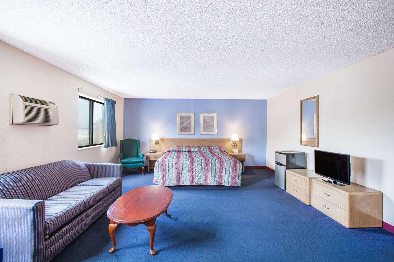 ซูเปอร์ 8 บาย วินด์แฮม ฮอตสปริง Hotel ฮอตสปริงส์ ภายนอก รูปภาพ