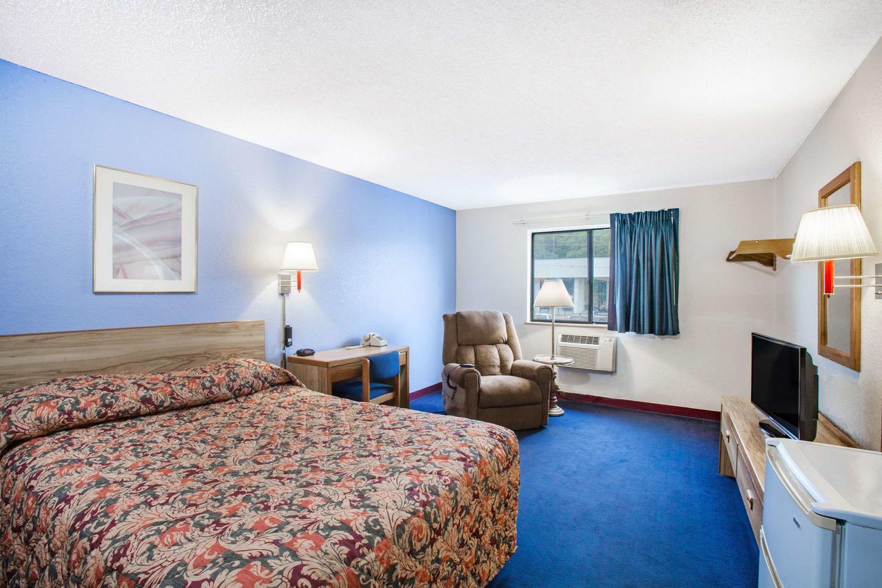 ซูเปอร์ 8 บาย วินด์แฮม ฮอตสปริง Hotel ฮอตสปริงส์ ภายนอก รูปภาพ