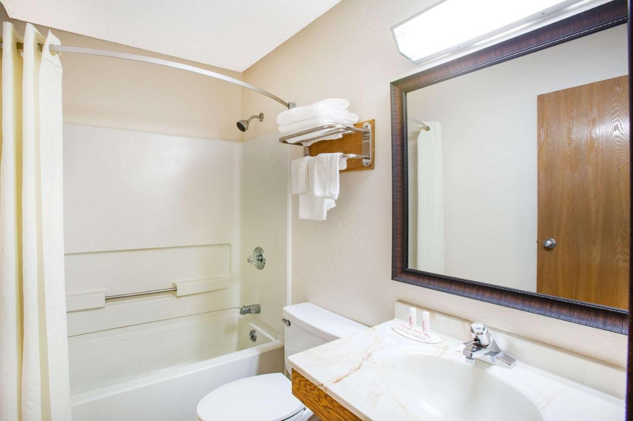 ซูเปอร์ 8 บาย วินด์แฮม ฮอตสปริง Hotel ฮอตสปริงส์ ภายนอก รูปภาพ